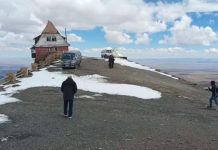Conheça a estação de esqui mais alta do mundo que está abandonada devido aquecimento global